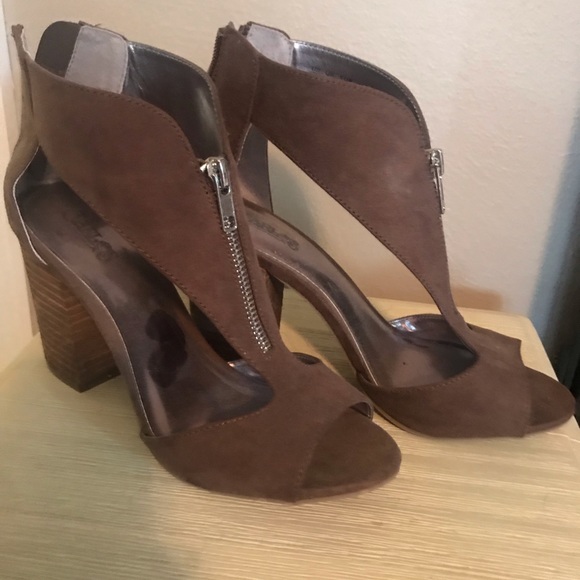 Carlos Heels - Picture 3 of 5